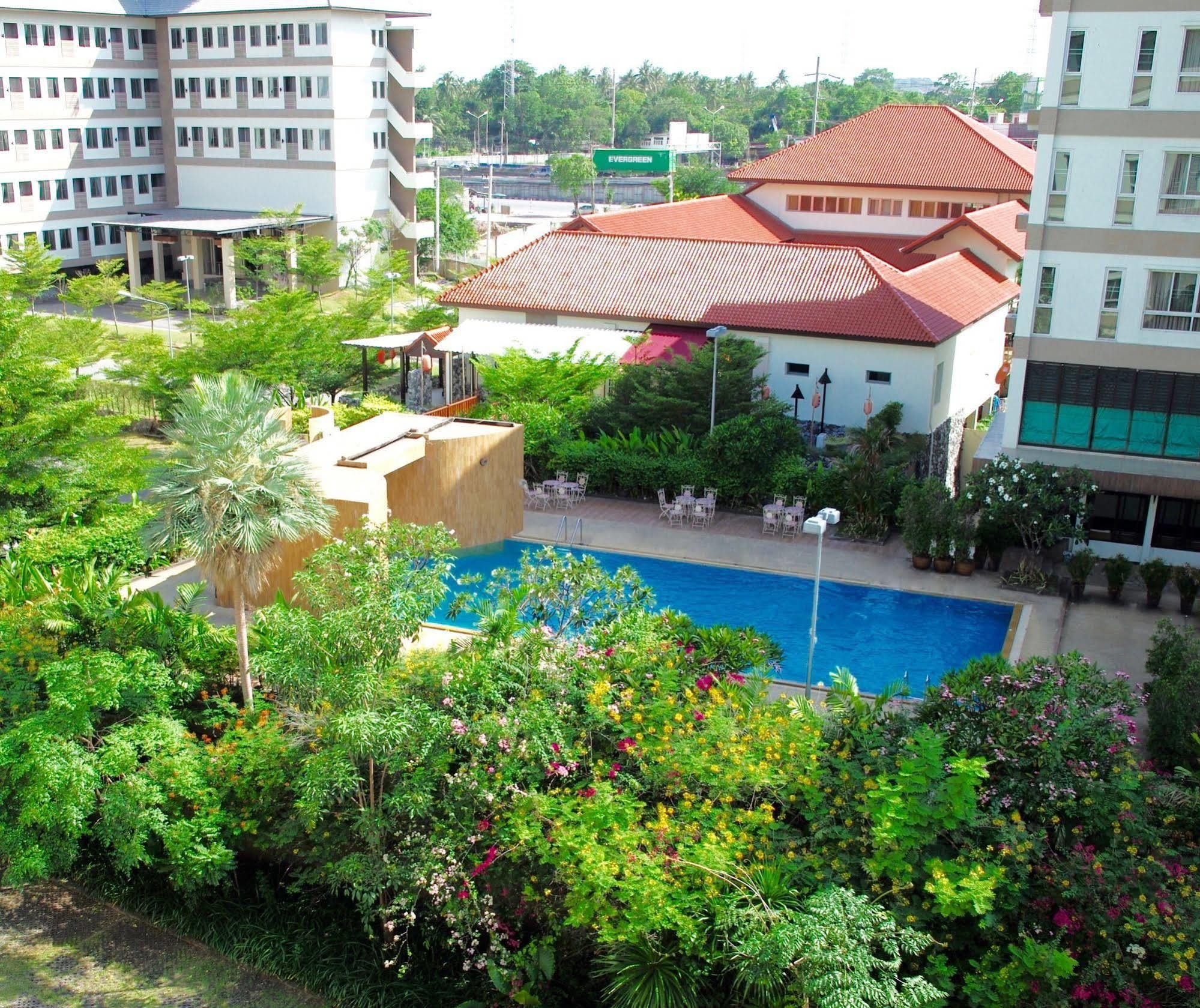 J. Park Hotel Çonburi Dış mekan fotoğraf