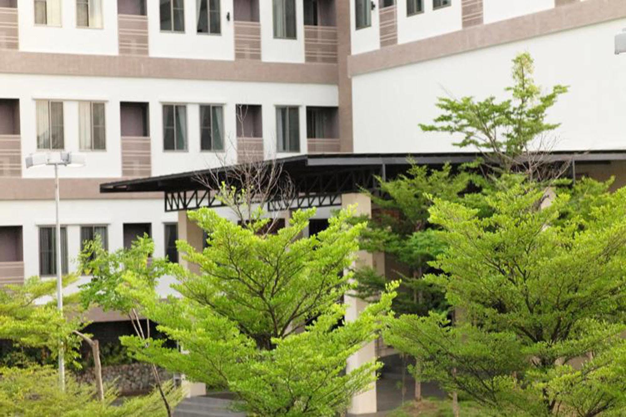 J. Park Hotel Çonburi Dış mekan fotoğraf